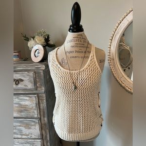 🤍 EUC Guess Grommet Knit Tank